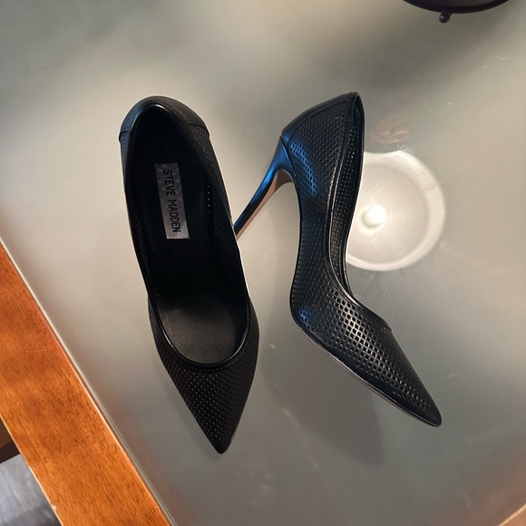 Like New! Steve Madden Pagen pump - Picture 4 of 11